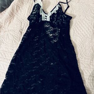 Elegant Black Lace night dress - like new size medium